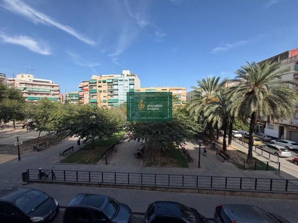Venta de piso en Piso en Carolinas Altas, Alicante / Alacant, Alicante / Alacant
photo 1