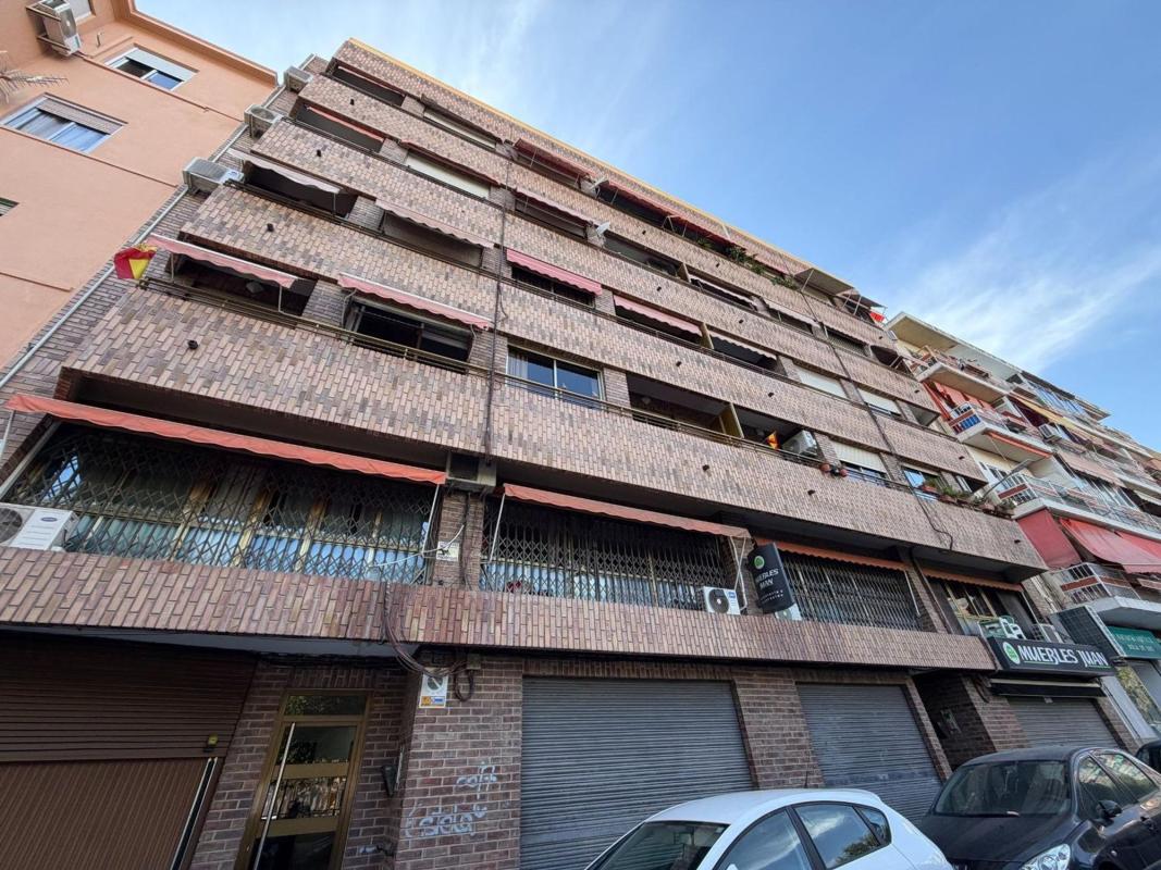 Sale of apartment in Piso en Carolinas Altas, Alicante / Alacant, Alicante
 photo 2