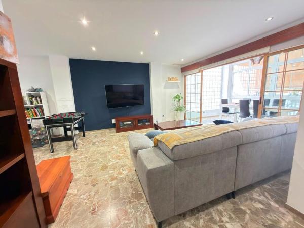 Building Residential of 560m2 for sale in Alicante thumbnail 1