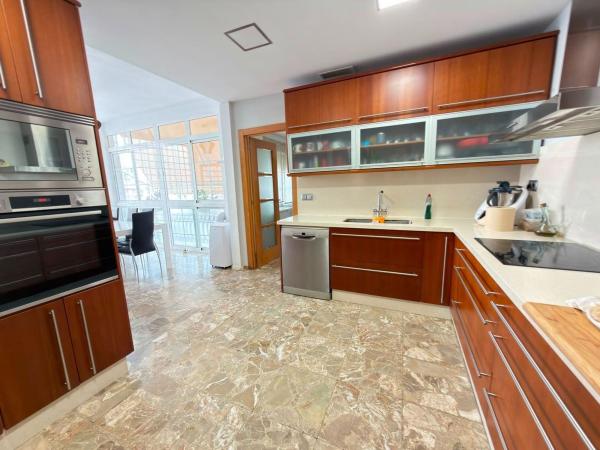 Building Residential of 560m2 for sale in Alicante thumbnail 2