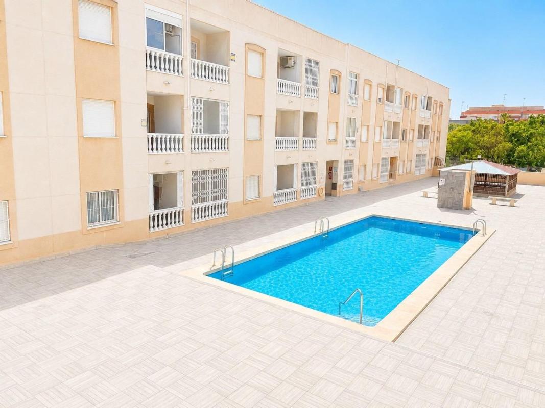 Venta de piso en Piso en Calle la Calera, 12, Antonio Machado, Torrevieja, Torrevieja
 photo 3