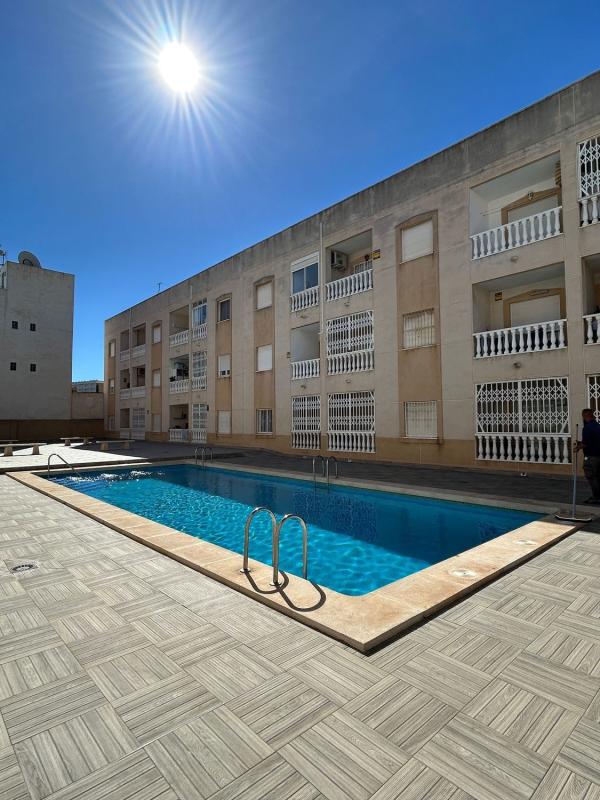 Sprzedaż mieszkania w Piso en Calle la Calera, 12, Antonio Machado, Torrevieja, Torrevieja
photo 1