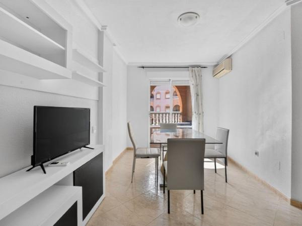 Apartment for sale in Piso en Avenida Habaneras - Curva de Palangre, Torrevieja, Torrevieja thumbnail 2