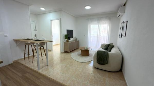 Sale of flat in Piso en Avenida Habaneras - Curva de Palangre, Torrevieja, Torrevieja
thumbnail 2