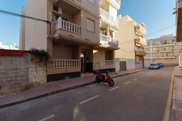 Venta de piso en Piso en Gaspar Perrelló, Torrevieja, Torrevieja
 photo 2