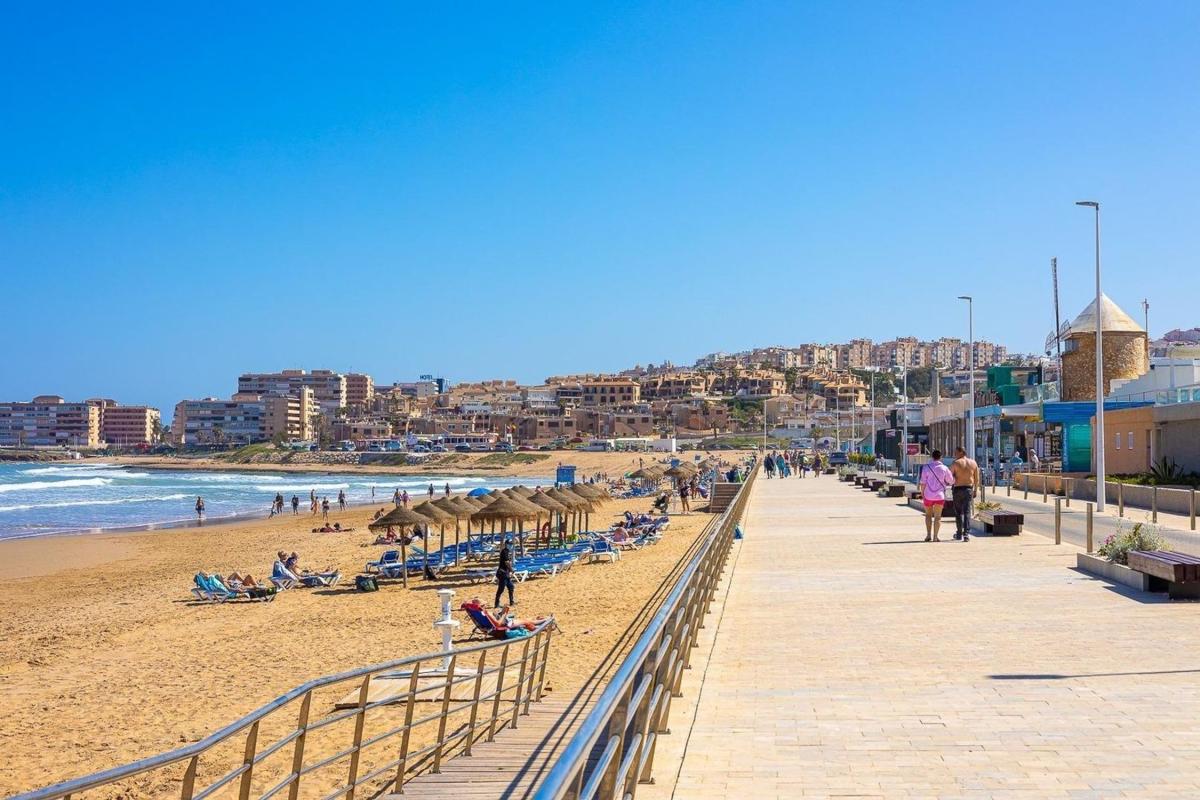 Venta de piso en Piso en Gaspar Perrelló, Torrevieja, Torrevieja
 photo 3