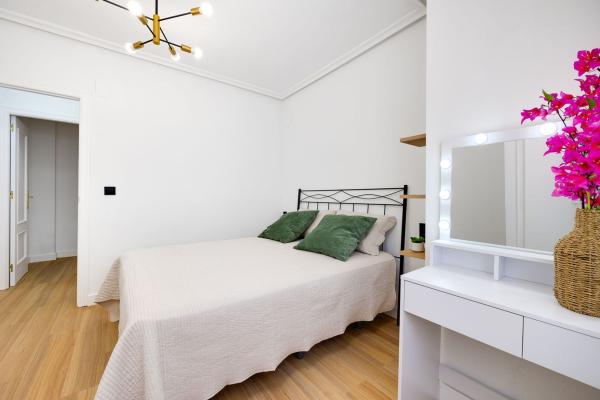 Venta de piso en Piso en Villa Madrid, 11, Puerto Deportivo, Torrevieja, Torrevieja
 photo 1