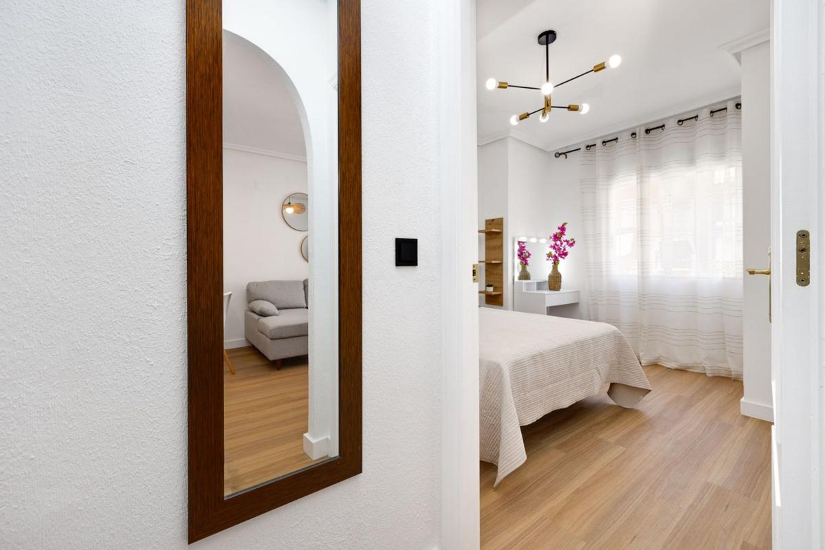Venta de piso en Piso en Villa Madrid, 11, Puerto Deportivo, Torrevieja, Torrevieja
 photo 3