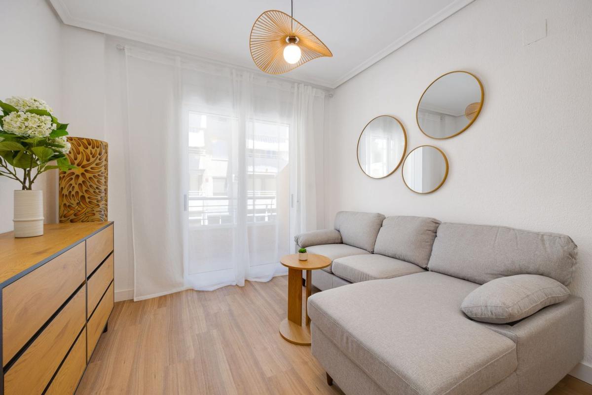 Venta de piso en Piso en Villa Madrid, 11, Puerto Deportivo, Torrevieja, Torrevieja
 photo 4