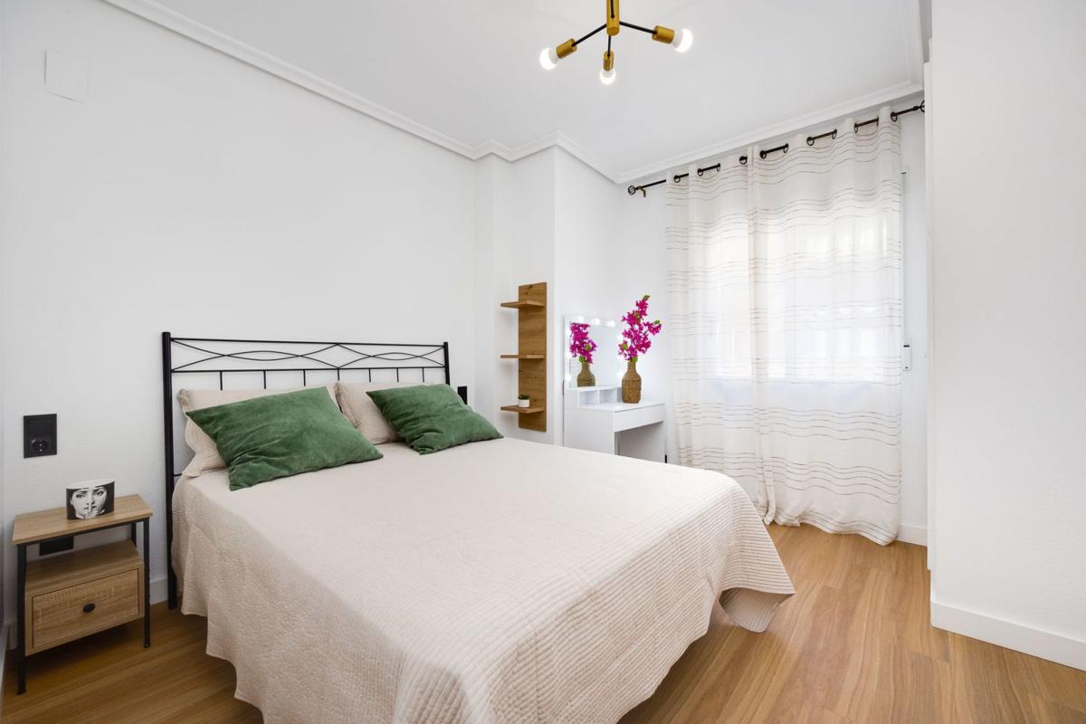 Venta de piso en Piso en Villa Madrid, 11, Puerto Deportivo, Torrevieja, Torrevieja
 photo 5