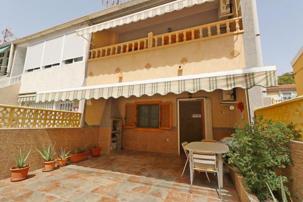 Chalet adosado en Calle Maestro Quino, Playa de los Náufragos, Torrevieja photo 4