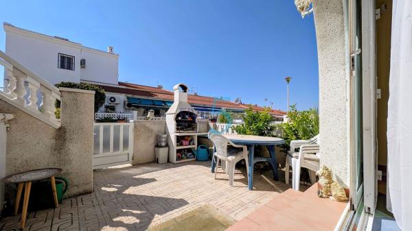 Частный шале на продаже в  Casa o chalet en La Siesta - El Salado - Torreta, Torrevieja, Торревьеха photo 2