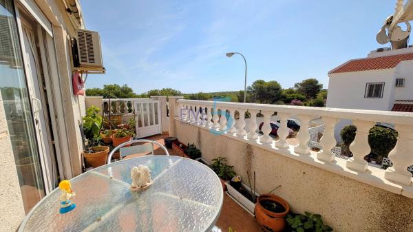 Частный шале на продаже в  Casa o chalet en La Siesta - El Salado - Torreta, Torrevieja, Торревьеха photo 3