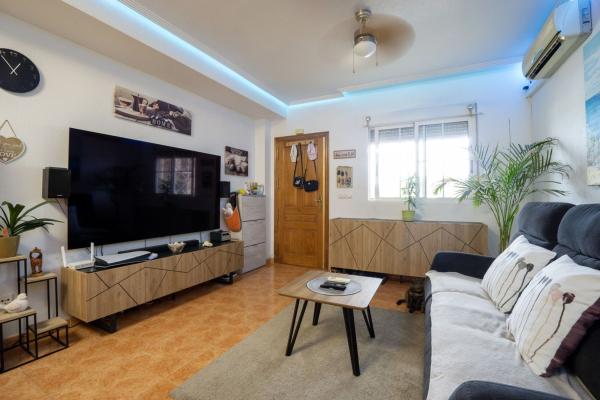 Duplex en venta en Dúplex en Calle del Lago, La Siesta - El Salado - Torreta, Torrevieja, Torrevieja thumbnail 2