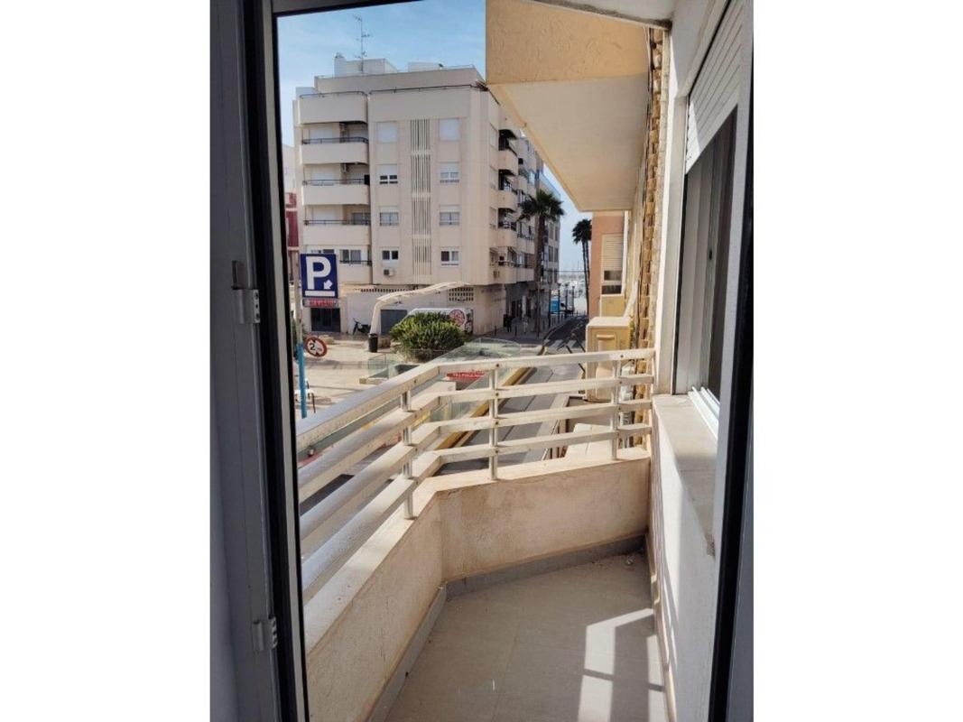 Sprzedaż mieszkania w Piso en Calle Patricio Perez, El Molino, Torrevieja, Torrevieja
 photo 2