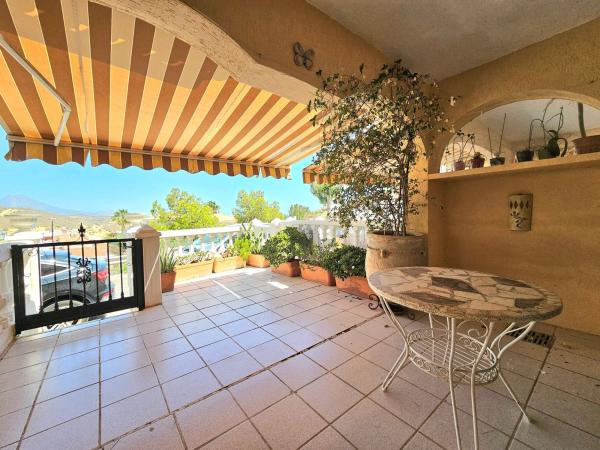 Chalet adosado en Calle d'Oriola, 2, Pueblo Acantilado - Lanuza, El Campello photo 2
