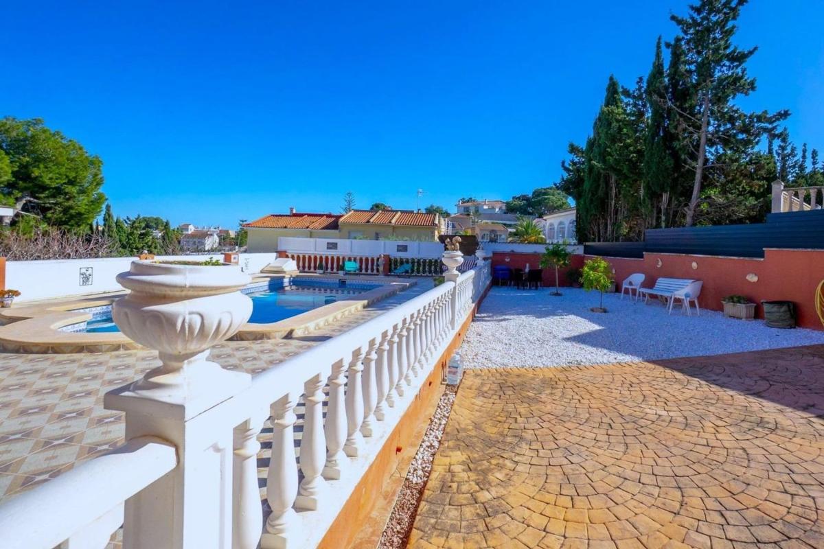Properties for sale and rent in Spain photo 5
