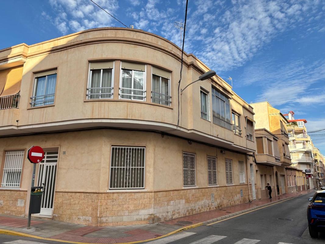 Sprzedaż mieszkania w Piso en Calle Ausiàs March s/n, Zona Pueblo, Guardamar del Segura, Guardamar del Segura
photo 1