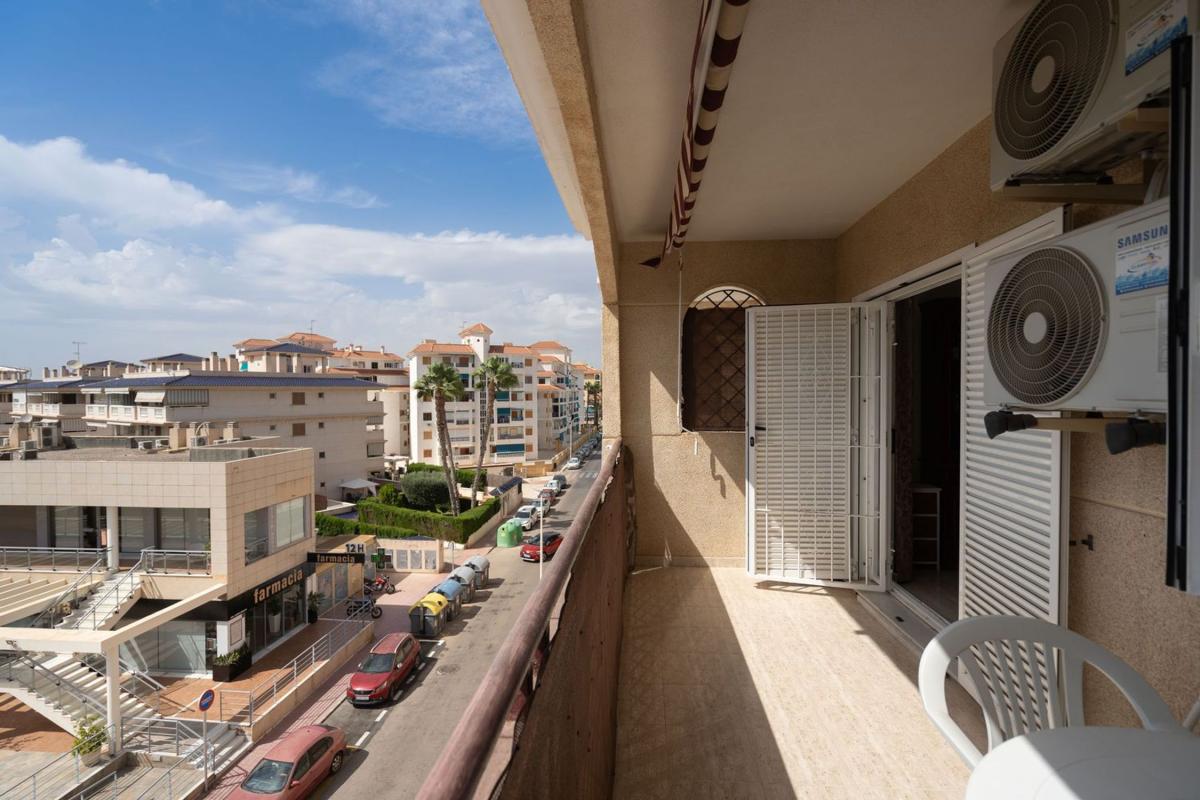Sale of apartment in Piso en Avenida Bélgica, Cañada del Molino, Torrevieja, Torrevieja
photo 3