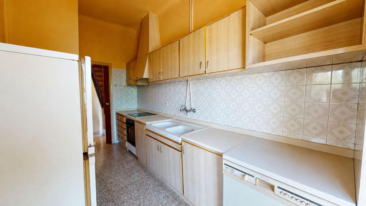 Sprzedaż szeregowego domku w  Chalet adosado en Avenida la Rambla, Centro, San Juan de Alicante , San Juan de Alicante photo 5