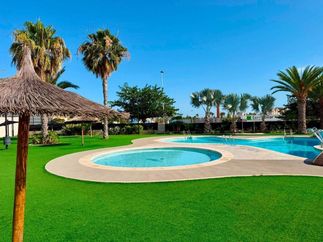 Venta de piso en Piso en Calle César Mateo Cid, Parque Acuático - Sector 25, Torrevieja, Torrevieja
photo 1