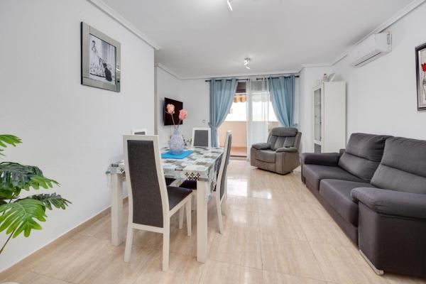 Sale of flat in Piso en Calle Zoa, Antonio Machado, Torrevieja, Torrevieja
photo 1