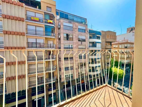 Продажа квартиры на Piso en Calle Vicente Blasco Ibáñez, Pont Nou-Corazón de Jesús, Elche / Elx, Эльче / Эльх
photo 1