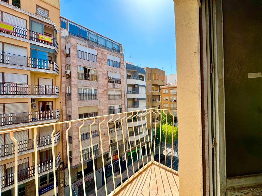 Sale of apartment in Piso en Calle Vicente Blasco Ibáñez, Pont Nou-Corazón de Jesús, Elche / Elx, Elche / Elx
 photo 2