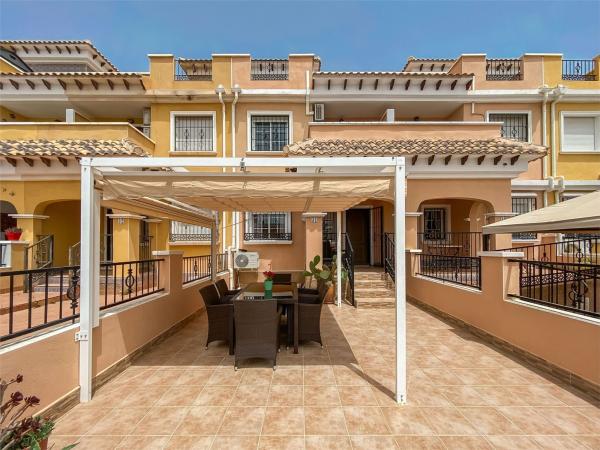 Chalet adosado en Plaza la Palma, Aguas Nuevas, Torrevieja photo 1