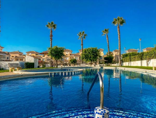 Chalet adosado en Plaza la Palma, Aguas Nuevas, Torrevieja photo 2