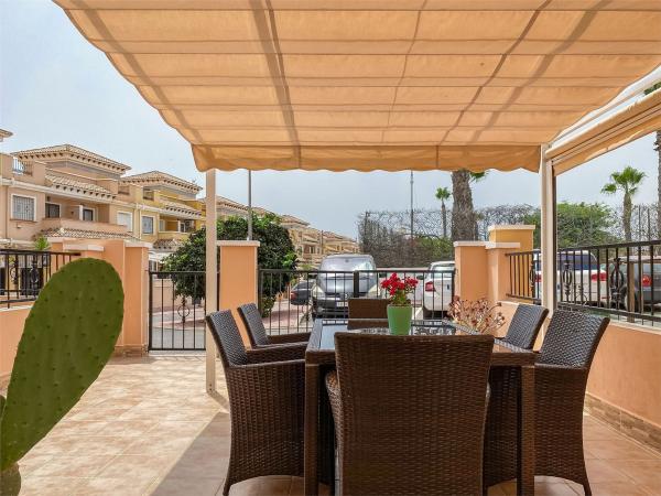 Chalet adosado en Plaza la Palma, Aguas Nuevas, Torrevieja photo 3