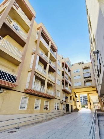 Sprzedaż mieszkania w Piso en Passatge Puerta de Rabat, 2, Zona Pueblo, Guardamar del Segura, Guardamar del Segura
photo 1