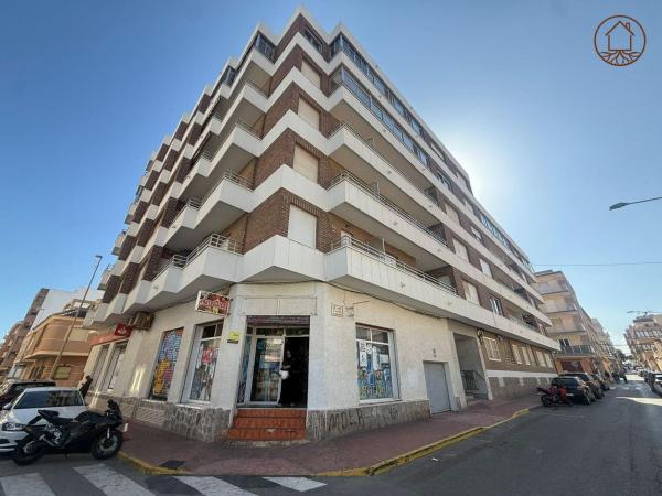 Sprzedaż mieszkania w Piso en Calle Crevillent, 22, Zona Pueblo, Guardamar del Segura, Guardamar del Segura
photo 1
