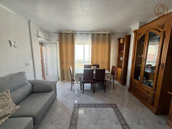 Sprzedaż mieszkania w Piso en Calle Crevillent, 22, Zona Pueblo, Guardamar del Segura, Guardamar del Segura
thumbnail 2