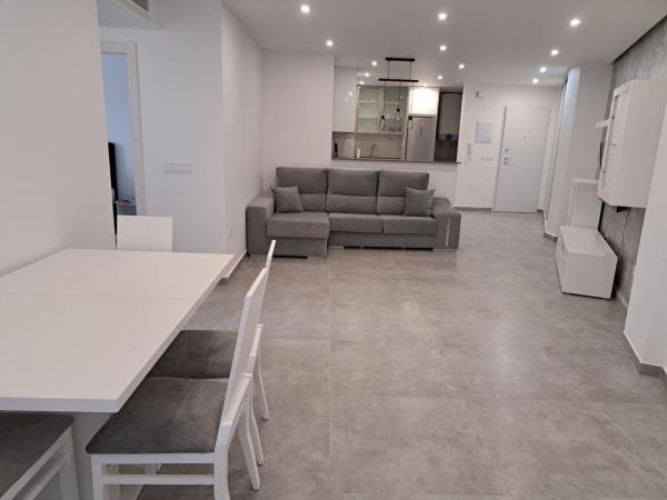 Sprzedaż mieszkania w Piso en Gregorio Maranon, 11, Puerto Deportivo, Torrevieja, Torrevieja
photo 1