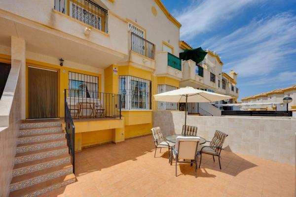 Casa o chalet independiente en Calle Laguna Rosa, Los Balcones - Los Altos del Edén, Torrevieja photo 1