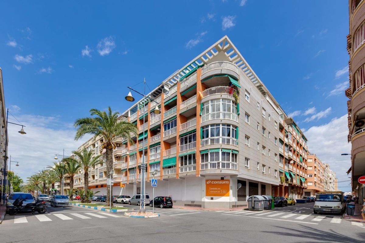 Sale of apartment in Piso en Calle Galeón, Avenida Habaneras - Curva de Palangre, Torrevieja, Torrevieja
 photo 2