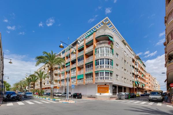 Sale of flat in Piso en Calle Galeón, Avenida Habaneras - Curva de Palangre, Torrevieja, Torrevieja
thumbnail 2