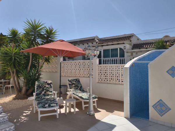 Casa o chalet independiente en Calle Tulipán, 5, Blue Lagoon - Galán, San Miguel de Salinas thumbnail 2