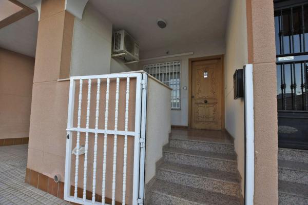 Venta de piso en Piso en Calle Miguel Servet, Zona Pueblo, Pilar de la Horadada, Pilar de la Horadada
thumbnail 2