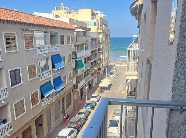 Sprzedaż mieszkania w Piso en Calle Jorge Juan, Guardamar Playa, Guardamar del Segura, Guardamar del Segura
thumbnail 1