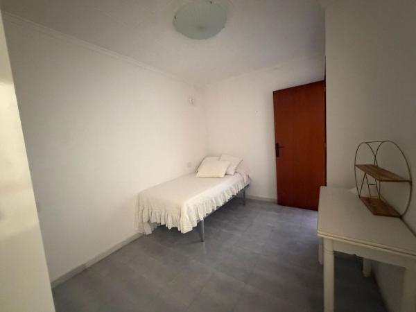 Casa o chalet independiente en Avenida Deva, 93, La Siesta - El Salado - Torreta, Torrevieja thumbnail 2