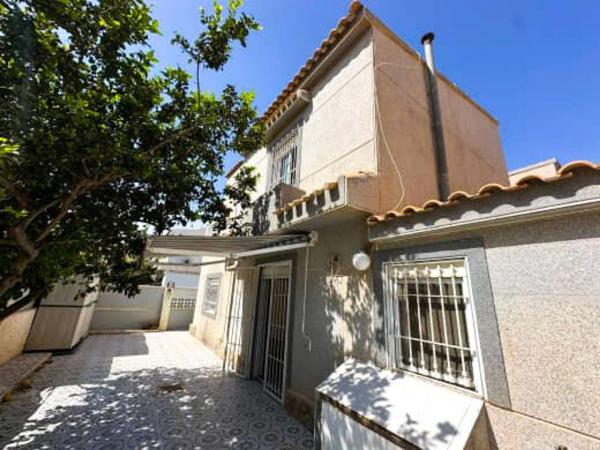 Chalet pareado en Calle Matilde Peñaranda, 14, Nueva Torrevieja, Torrevieja photo 1