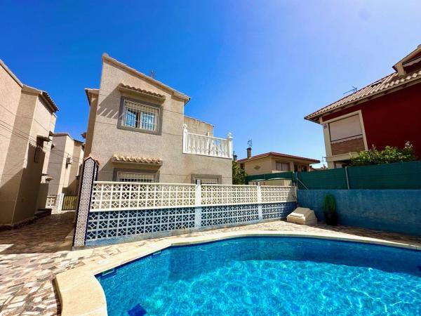 Chalet pareado en Calle Matilde Peñaranda, 14, Nueva Torrevieja, Torrevieja thumbnail 2