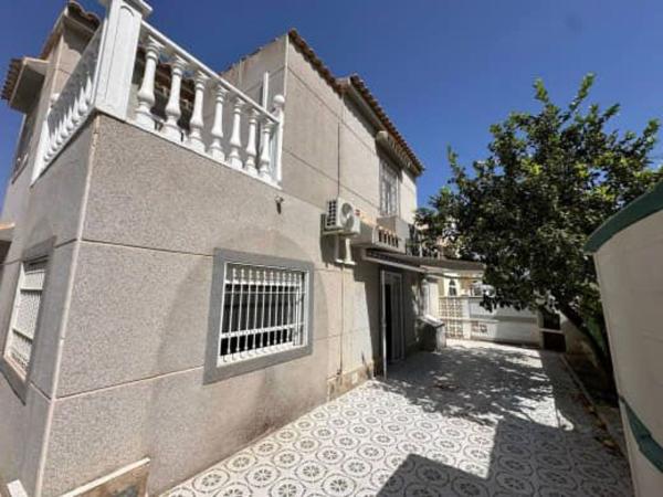 Chalet pareado en Calle Matilde Peñaranda, 14, Nueva Torrevieja, Torrevieja thumbnail 3