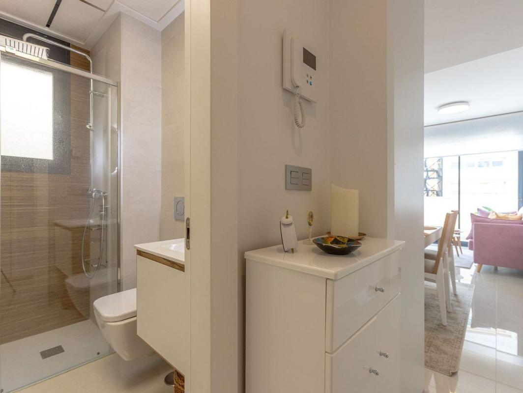 Sale of apartment in Piso en Antonio Machado, Torrevieja, Torrevieja
photo 2