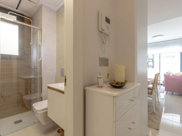 Sale of flat in Piso en Antonio Machado, Torrevieja, Torrevieja
thumbnail 2