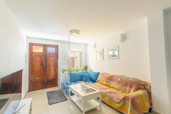 Chalet adosado en Calle Hermanas Oliver, Teulada thumbnail 3