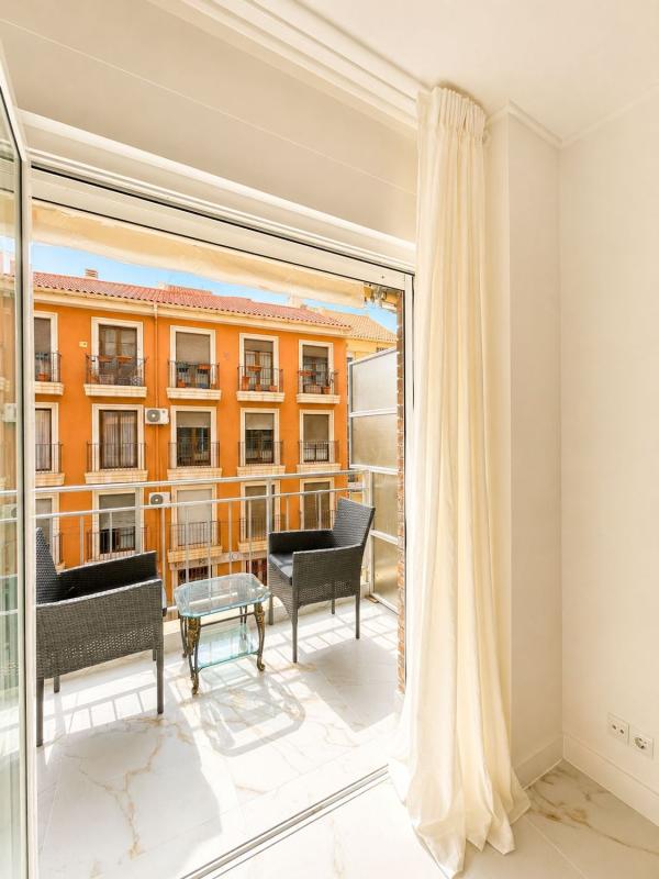 Venta de piso en Piso en Calle de la Virgen del Socorro, Casco Histórico-Santa Cruz, Alicante / Alacant, Alicante / Alacant
photo 2