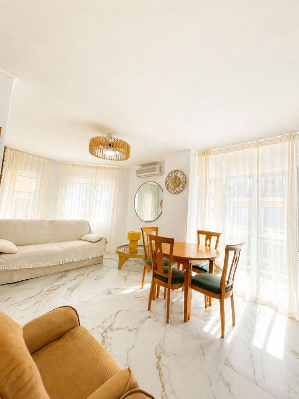Venta de piso en Piso en Calle de la Virgen del Socorro, Casco Histórico-Santa Cruz, Alicante / Alacant, Alicante / Alacant
photo 5